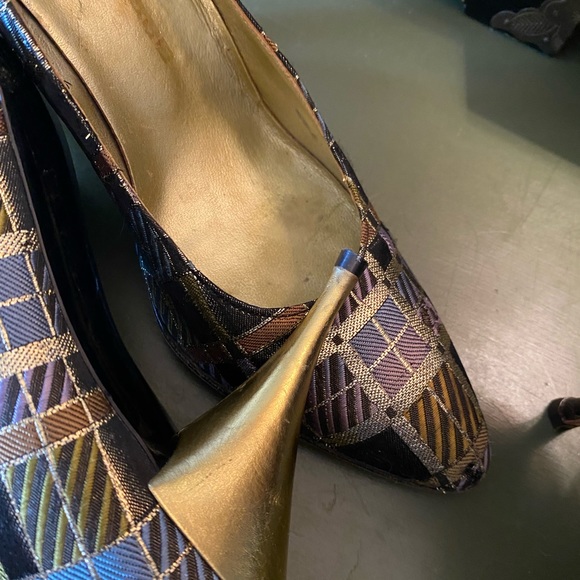 Gold leather and brocade silk French Heels - Picture 4 of 8